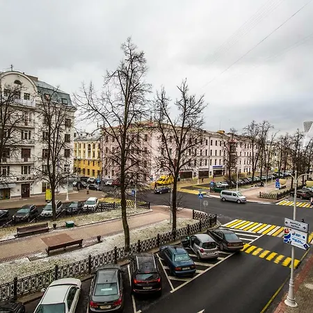 Komsomolskaya 34 *